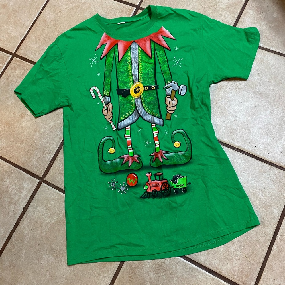 (A129)Men’s Women’s SS Elf Tee Size Medium Preowned